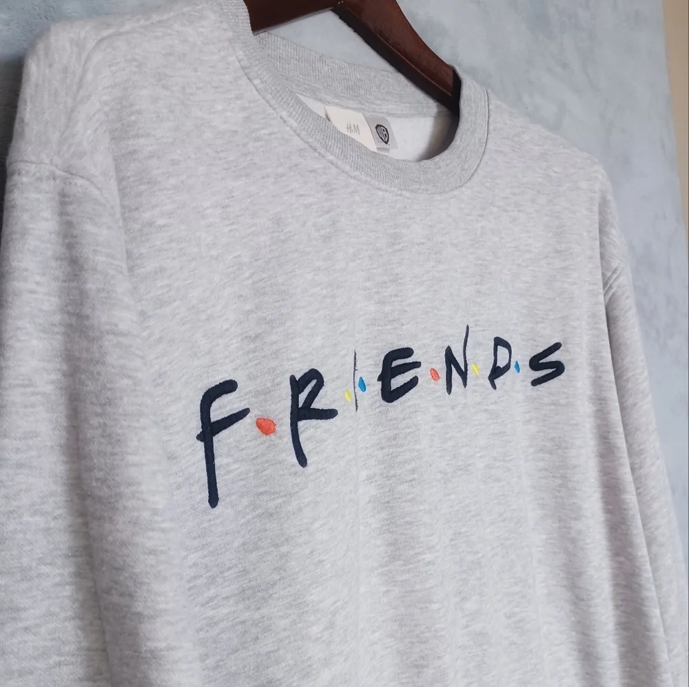 H&M Friends TV Show Logo Unisex Gray Sweatshirt Size Medium Cozy Cotton Blend - Picture 3 of 9
